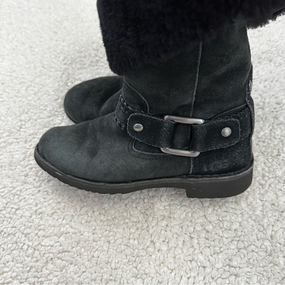 UGG Braiden Black Suede Boots Buckle Detail Fur Lined Women’s Size 6.5 - Picture 6 of 11